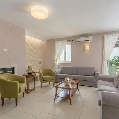 Villa Sterpazzi - Near Porec With Sea View, Private Jacuzzi, Sauna And Pool Вишнян Экстерьер фото