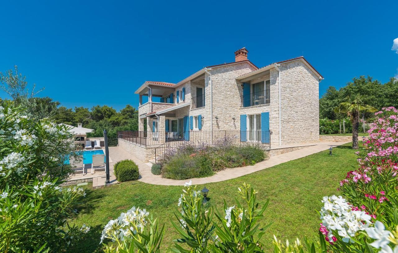 Villa Sterpazzi - Near Porec With Sea View, Private Jacuzzi, Sauna And Pool Вишнян Экстерьер фото