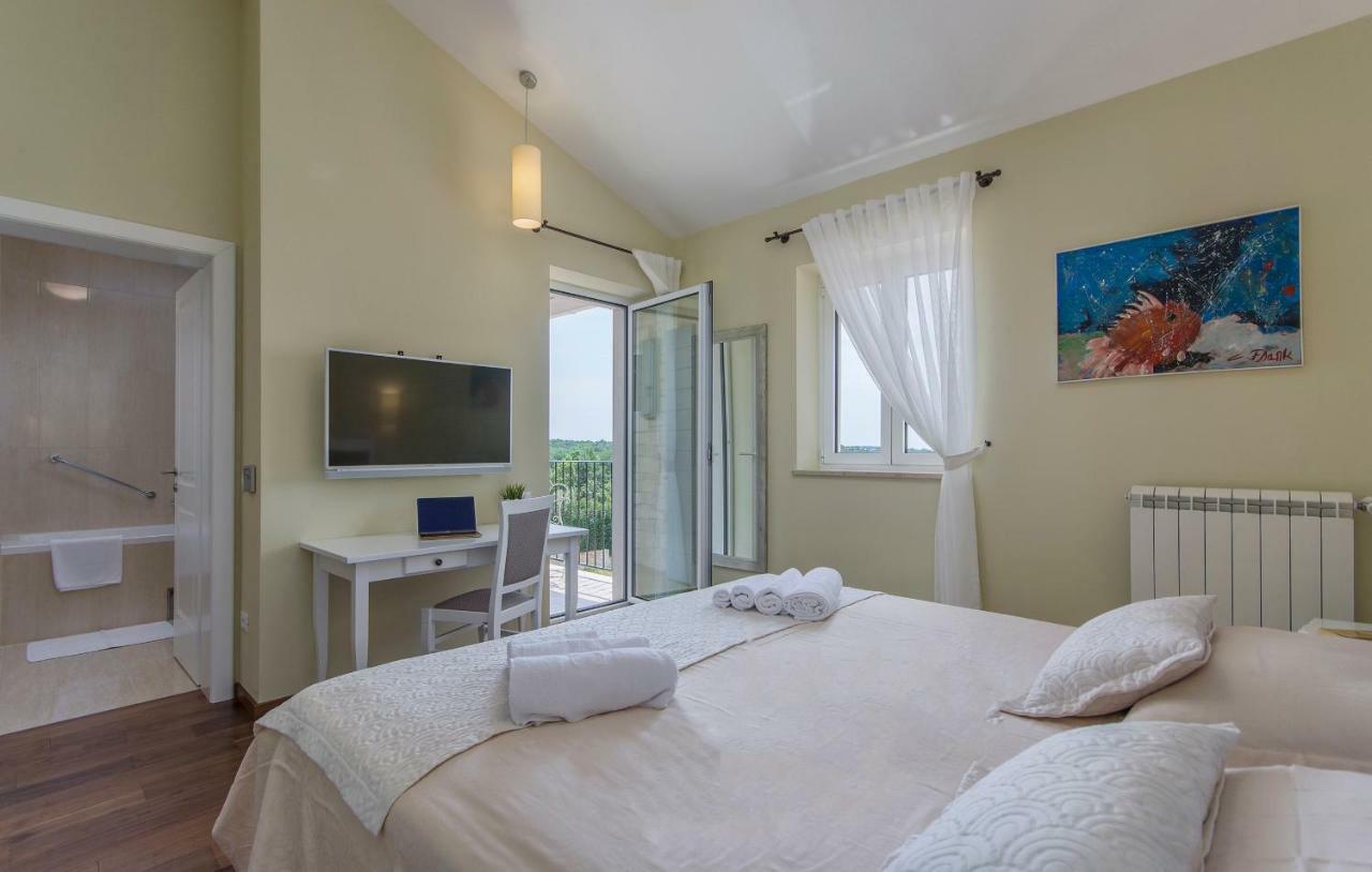 Villa Sterpazzi - Near Porec With Sea View, Private Jacuzzi, Sauna And Pool Вишнян Экстерьер фото