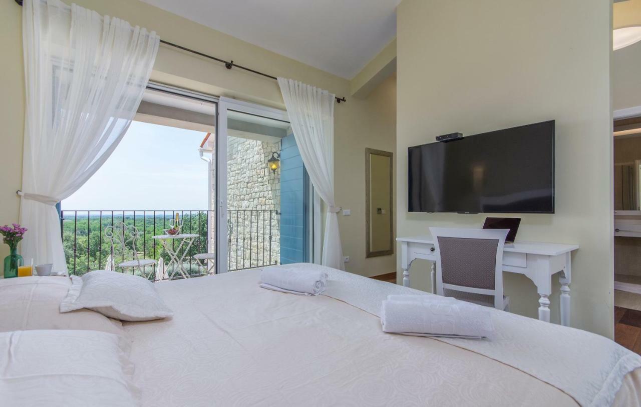 Villa Sterpazzi - Near Porec With Sea View, Private Jacuzzi, Sauna And Pool Вишнян Экстерьер фото