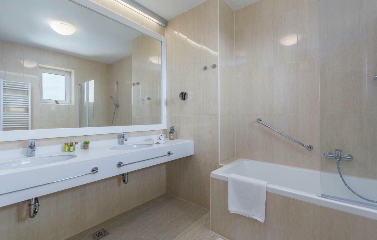 Villa Sterpazzi - Near Porec With Sea View, Private Jacuzzi, Sauna And Pool Вишнян Экстерьер фото