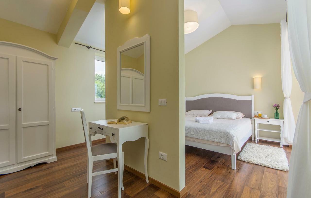 Villa Sterpazzi - Near Porec With Sea View, Private Jacuzzi, Sauna And Pool Вишнян Экстерьер фото
