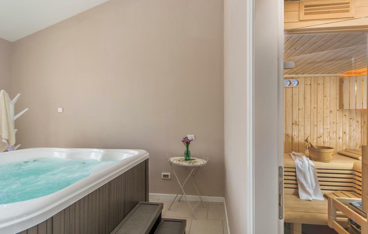 Villa Sterpazzi - Near Porec With Sea View, Private Jacuzzi, Sauna And Pool Вишнян Экстерьер фото