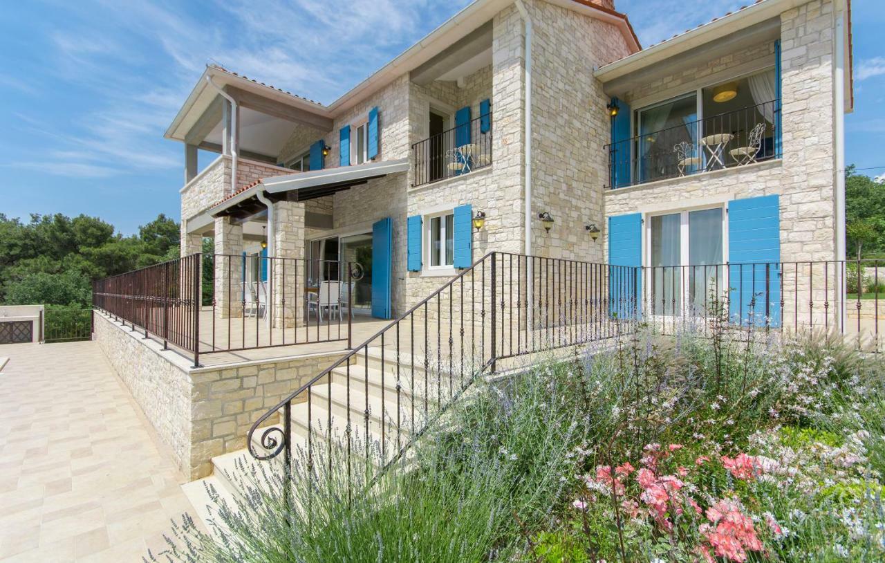 Villa Sterpazzi - Near Porec With Sea View, Private Jacuzzi, Sauna And Pool Вишнян Экстерьер фото