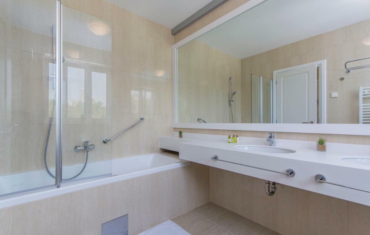 Villa Sterpazzi - Near Porec With Sea View, Private Jacuzzi, Sauna And Pool Вишнян Экстерьер фото