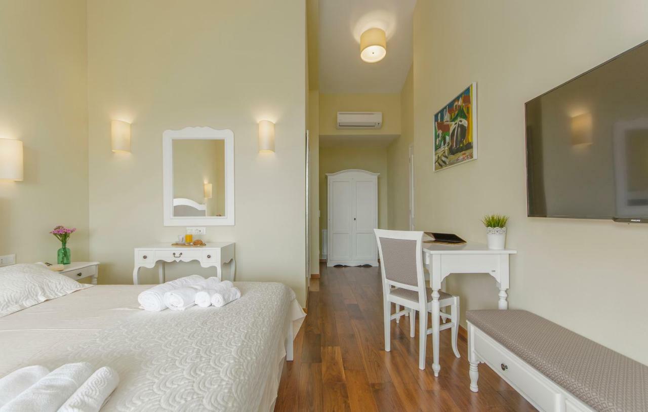 Villa Sterpazzi - Near Porec With Sea View, Private Jacuzzi, Sauna And Pool Вишнян Экстерьер фото